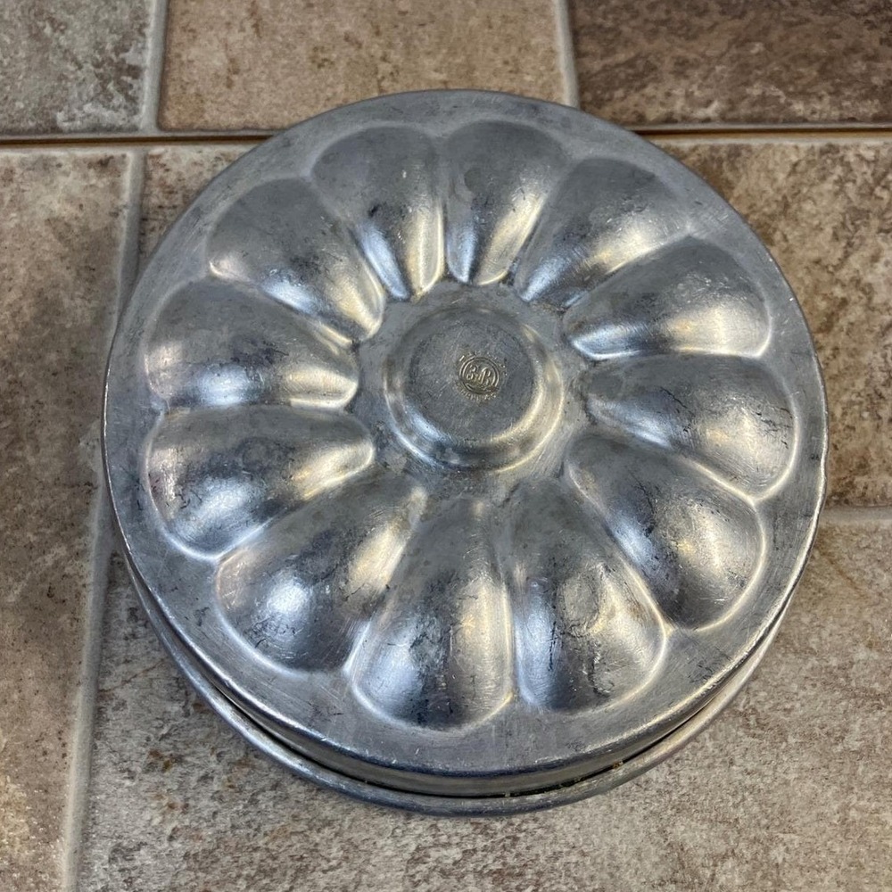 Vintage Aluminum Bundt Cake‎ Pan Fluted Design Baking Mold Kitchenware